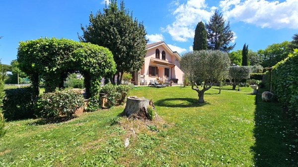 casa indipendente in vendita a Viterbo in zona La Quercia