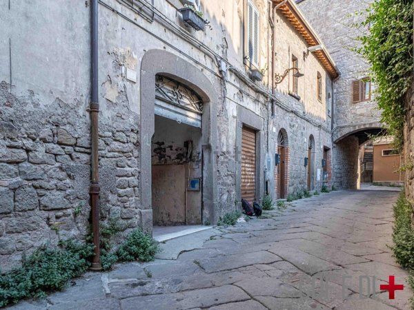 locale di sgombero in vendita a Viterbo in zona Centro Città