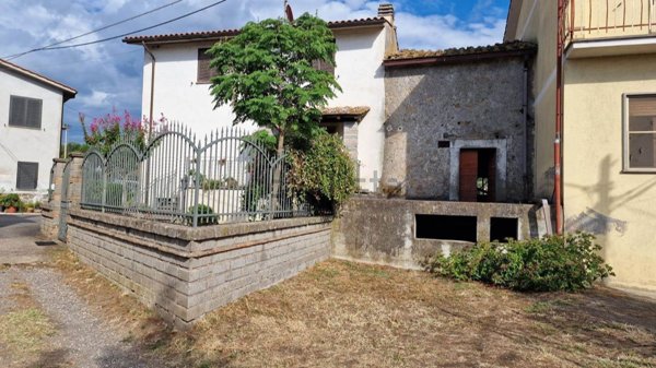 appartamento in vendita a Viterbo in zona Carcarelle