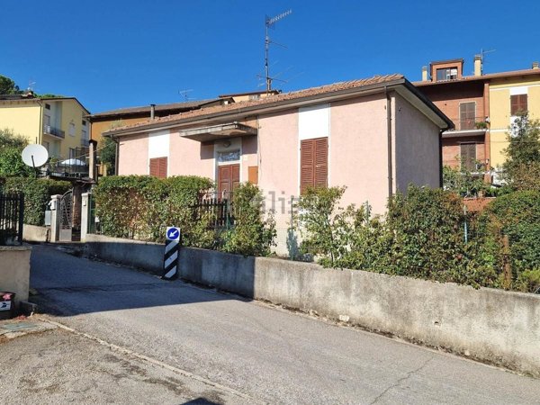 casa indipendente in vendita a Viterbo in zona Centro Città