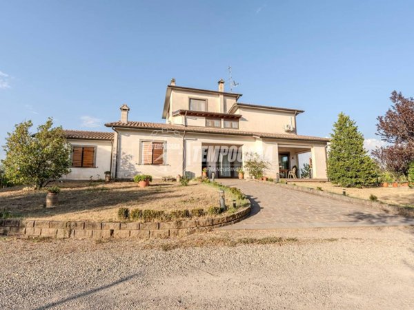 casa indipendente in vendita a Viterbo in zona Bagni di Viterbo