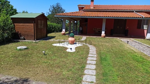 casa indipendente in vendita a Viterbo