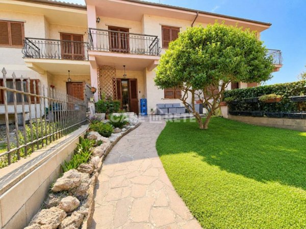 casa indipendente in vendita a Viterbo in zona Grotte Santo Stefano