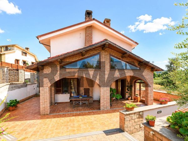 casa indipendente in vendita a Viterbo in zona Bagnaia