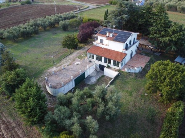 casa indipendente in vendita a Viterbo