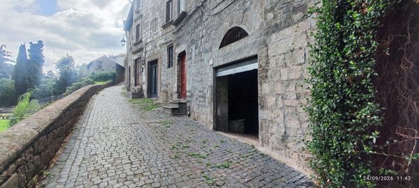 locale di sgombero in vendita a Viterbo