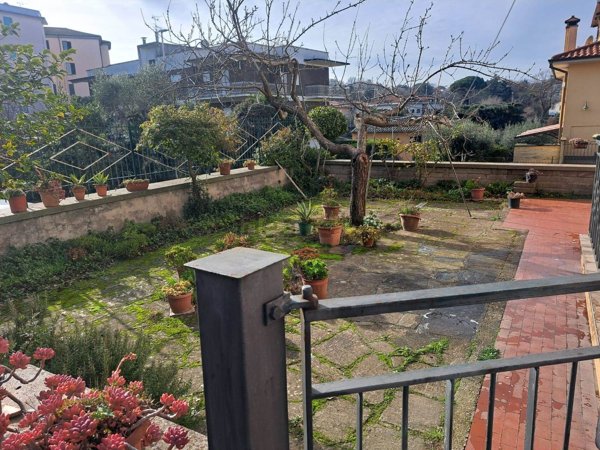 appartamento in vendita a Viterbo in zona Bagnaia