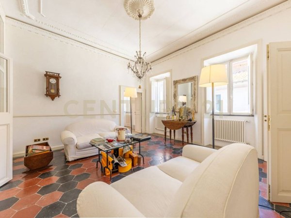 casa indipendente in vendita a Viterbo in zona Centro Città