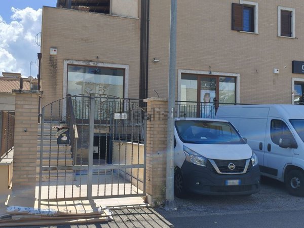 locale commerciale in vendita a Viterbo in zona La Quercia