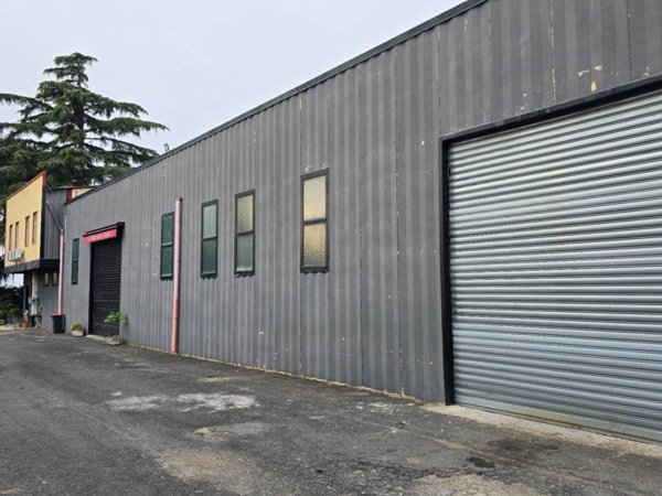 locale commerciale in vendita a Viterbo