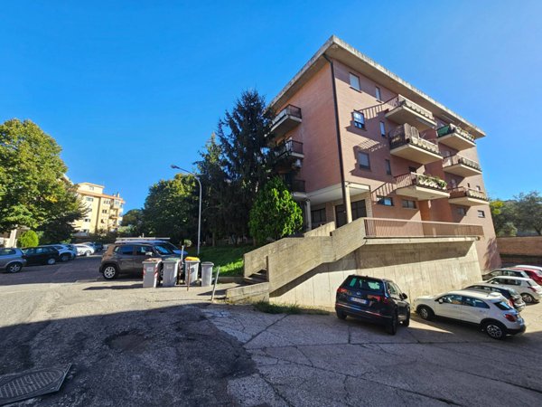 appartamento in vendita a Viterbo in zona La Quercia