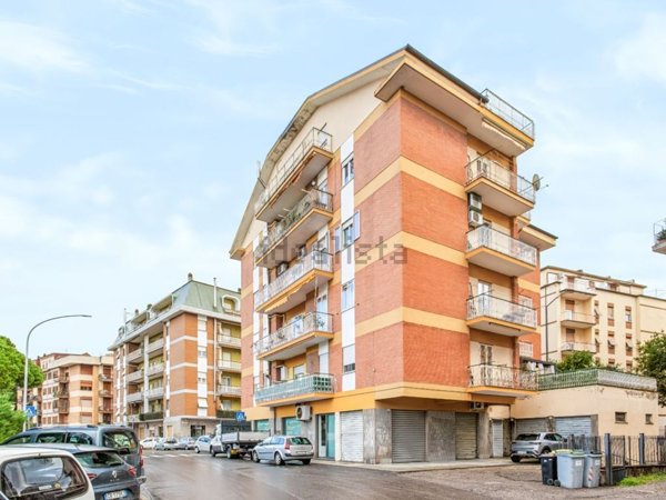 appartamento in vendita a Viterbo in zona La Quercia