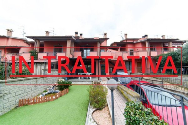 casa indipendente in vendita a Vitorchiano in zona Paparano