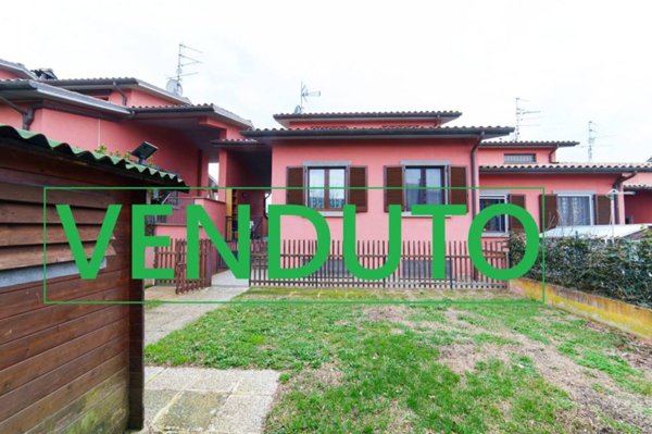 casa indipendente in vendita a Vitorchiano in zona Paparano