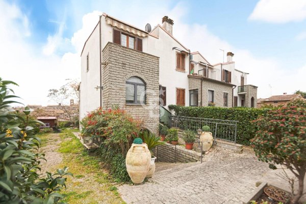 casa indipendente in vendita a Vitorchiano