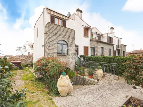 casa indipendente in vendita a Vitorchiano