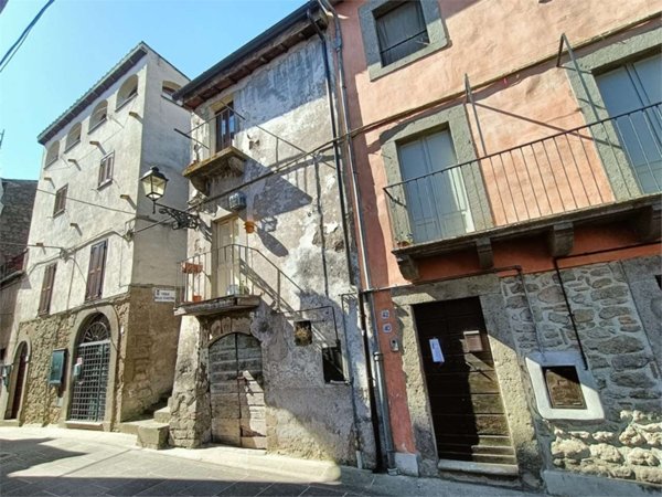 casa indipendente in vendita a Vitorchiano in zona Paparano