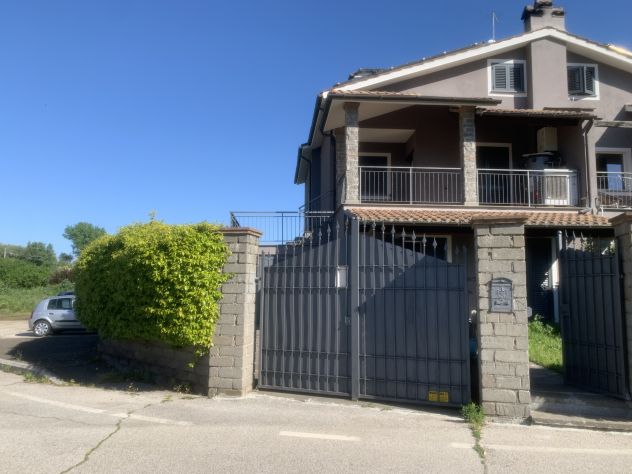 casa indipendente in vendita a Vitorchiano in zona Paparano