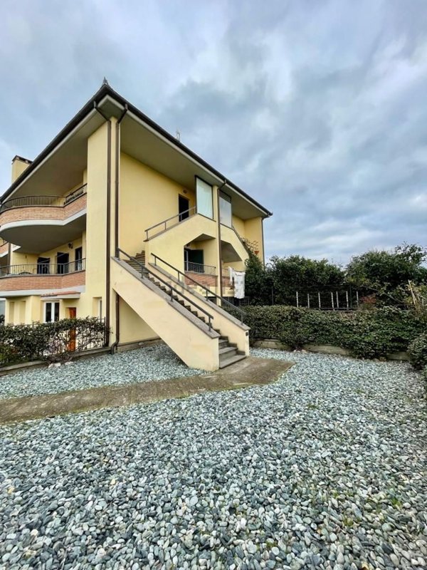appartamento in vendita a Vitorchiano in zona Paparano