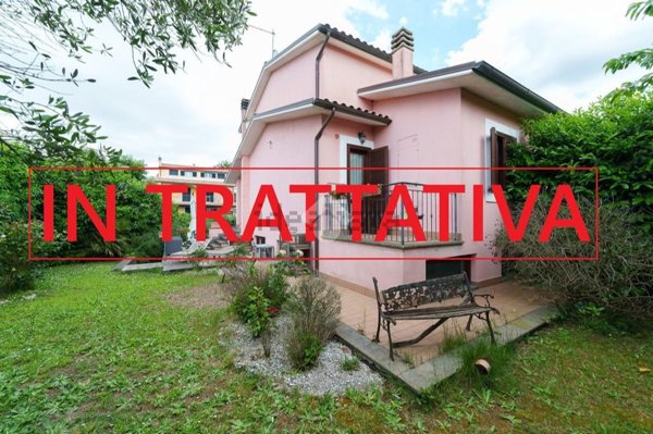 casa indipendente in vendita a Vitorchiano in zona Paparano