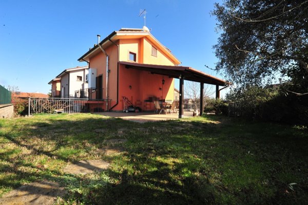 casa semindipendente in vendita a Vitorchiano in zona Paparano