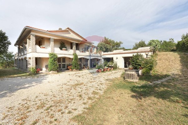 casa indipendente in vendita a Vitorchiano