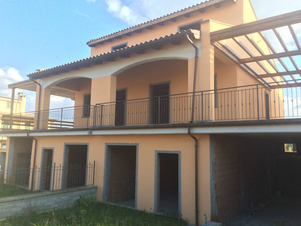 casa indipendente in vendita a Vitorchiano in zona Paparano