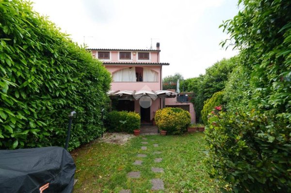 casa indipendente in vendita a Vitorchiano in zona Paparano