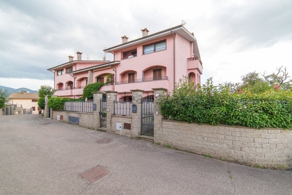 appartamento in vendita a Vitorchiano in zona Paparano