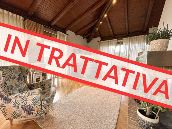 casa indipendente in vendita a Vitorchiano in zona Paparano