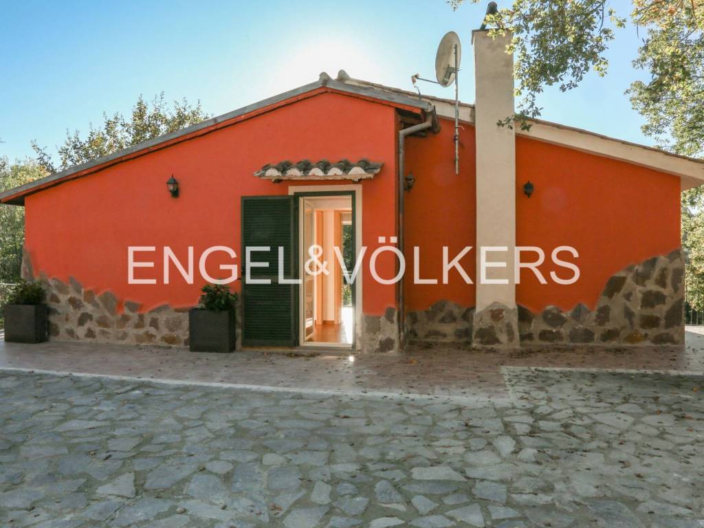casa indipendente in vendita a Vitorchiano