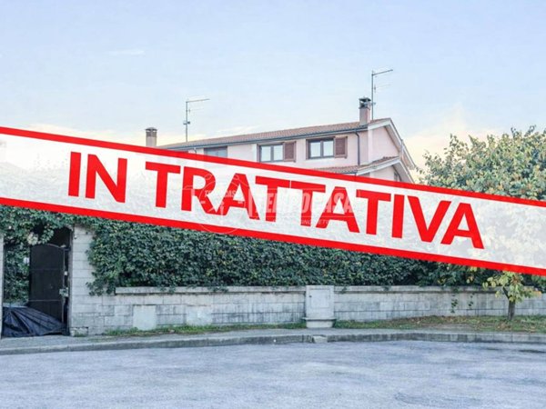 casa indipendente in vendita a Vitorchiano in zona Paparano