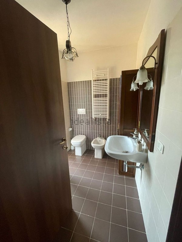 casa indipendente in vendita a Vitorchiano in zona Paparano