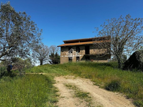 casa indipendente in vendita a Vitorchiano in zona Paparano