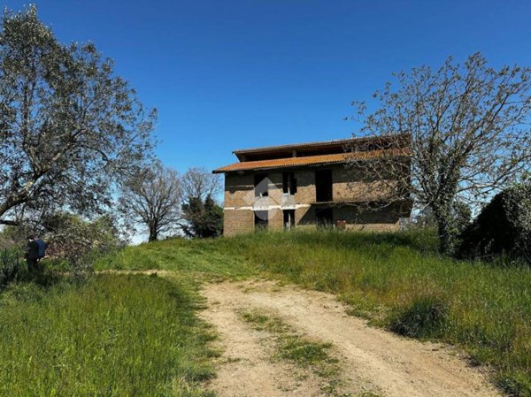 casa indipendente in vendita a Vitorchiano in zona Paparano