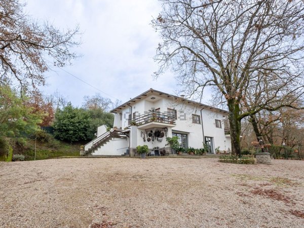 casa indipendente in vendita a Vitorchiano