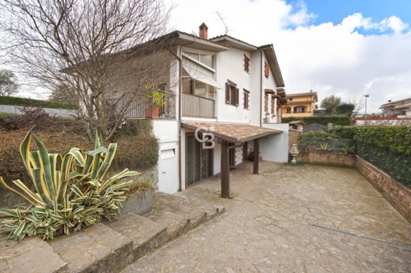 casa indipendente in vendita a Vitorchiano in zona Paparano