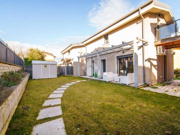 casa indipendente in vendita a Vitorchiano in zona Paparano