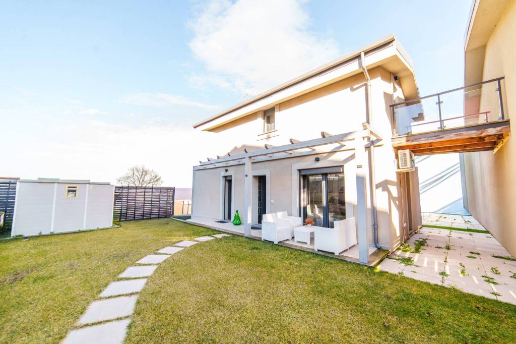 casa indipendente in vendita a Vitorchiano in zona Paparano