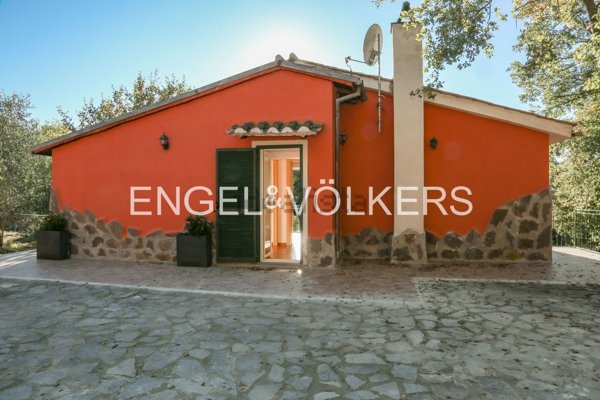 casa semindipendente in vendita a Vitorchiano