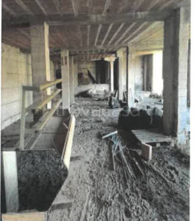 locale commerciale in vendita a Vitorchiano in zona Paparano