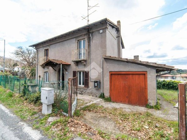 casa indipendente in vendita a Vitorchiano