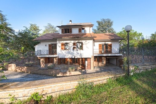 casa indipendente in vendita a Vitorchiano in zona Paparano