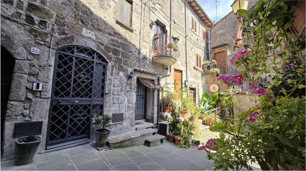 casa semindipendente in vendita a Vitorchiano