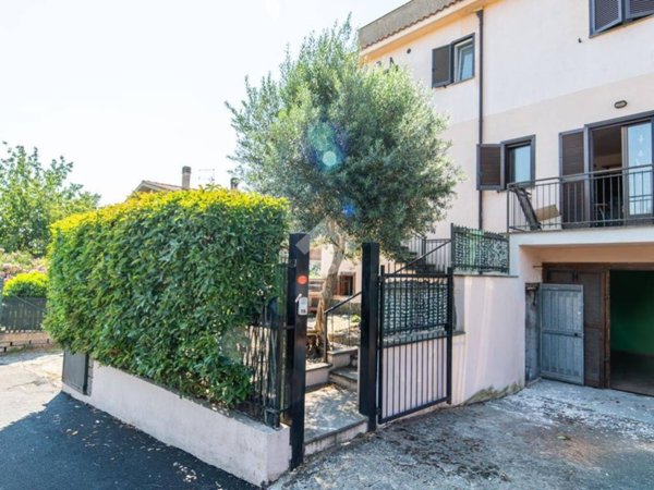 appartamento in vendita a Vitorchiano in zona Paparano