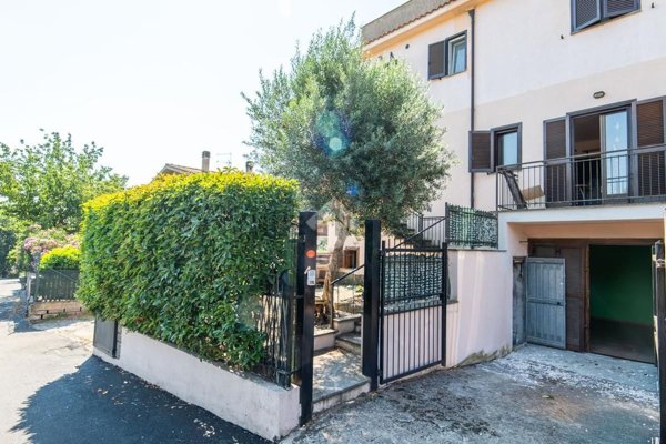 appartamento in vendita a Vitorchiano in zona Paparano