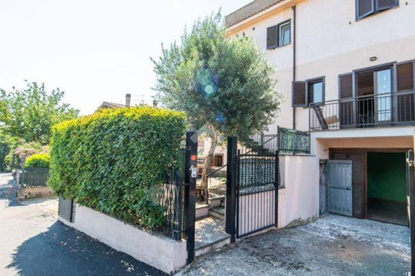 appartamento in vendita a Vitorchiano in zona Paparano