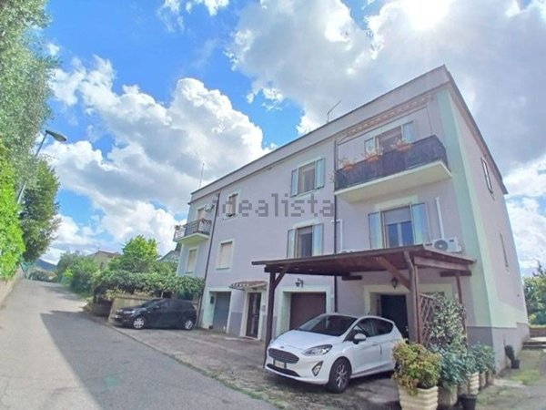appartamento in vendita a Vitorchiano in zona Paparano
