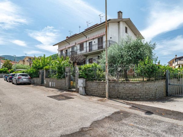 appartamento in vendita a Vitorchiano in zona Paparano