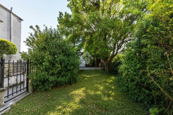 appartamento in vendita a Vitorchiano in zona Paparano